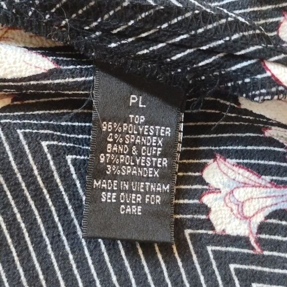 I.N. Studio Petite Women's Size PL Thin Flowy Floral Cardigan Black Chevron - Picture 5 of 9